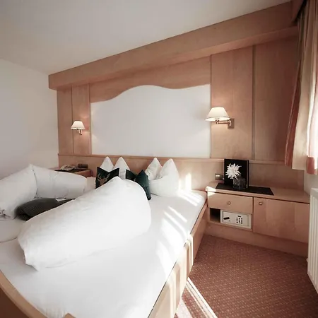 Rustica Alpine B&B מלון 3*