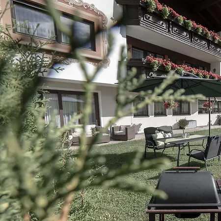 Rustica Alpine B&B מלון