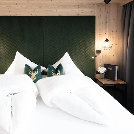 Rustica Alpine B&B מלון זולדן